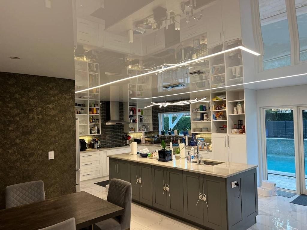 Mirror-gloss kitchen ceiling, Pinecrest
